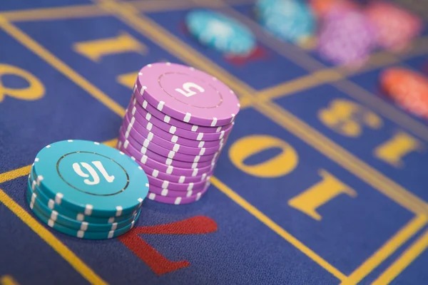 Result screen with reels and table data